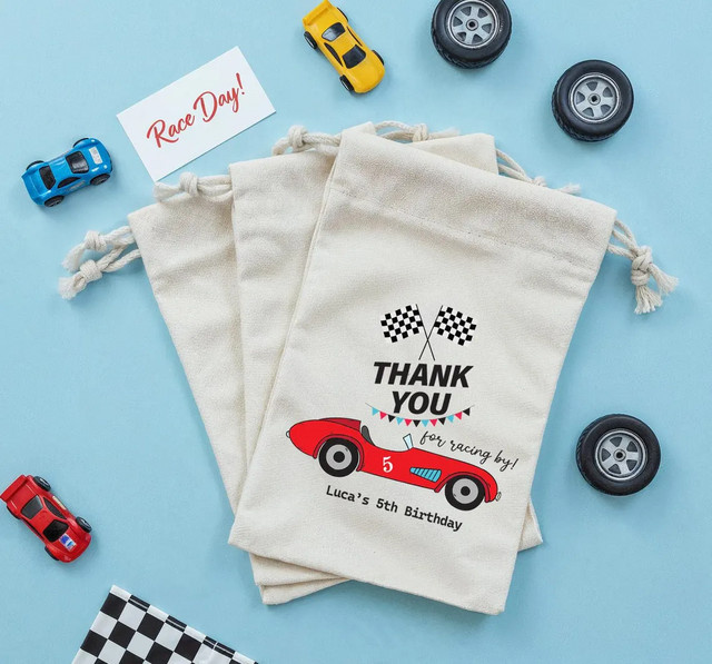 5 Stück personalisierte Rennwagen-Geschenktüten für Kinder, individuelle Dankeschön-Tüten für Geburtstagsfeiern, Breite: 13 cm, Höhe: 18 cm - Bild 1