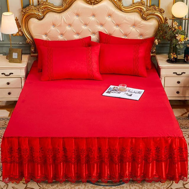 Tagesdecke mit Bettrock und passenden Kissen, 3-teilbiges Set, rot, B/T: 180 x 200 cm, rutschfest und gerüscht von Your Warm Home - Bild 1