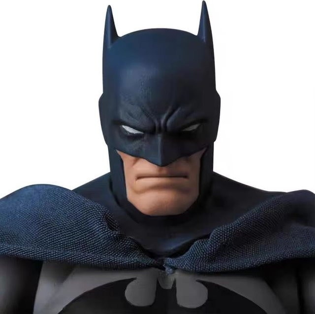 Bandai DC Batman Hush Blue Version Mafex 105, Actionfigur, Schwarz, Blau - Bild 1