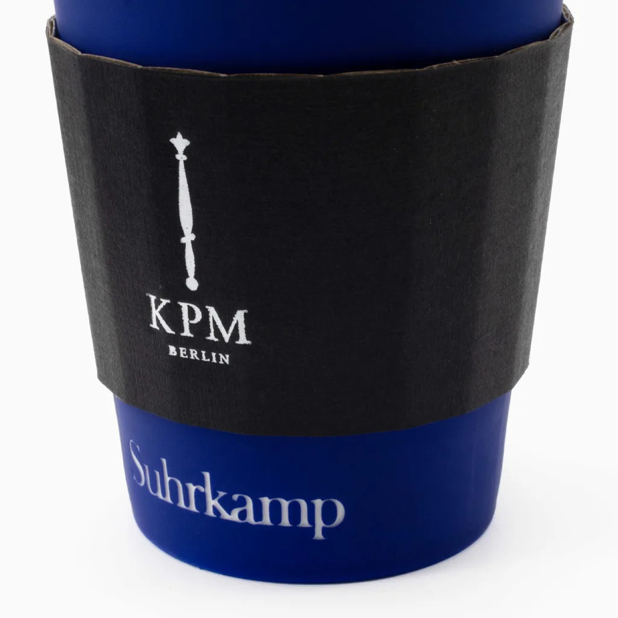 Suhrkamp × KPM Porzellan-Becher in Blau - Bild 2