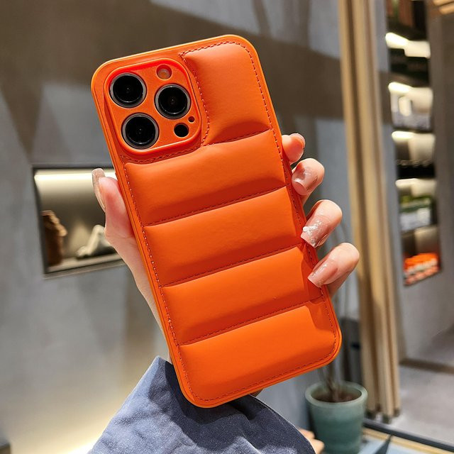 Silikon-Handyhülle im Daunenjacken-Muster für Apple iPhone 11 bis 16 Pro Max Plus mit vollständigem Kameraschutz in Orange - Bild 1