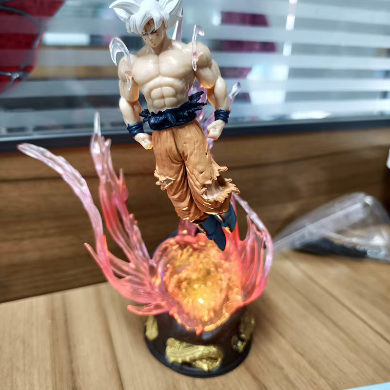 Bandai Dragon Ball Son Goku Ultra Instinct Super Saiyajin Figur, 25 cm, Kunststoff - Bild 3