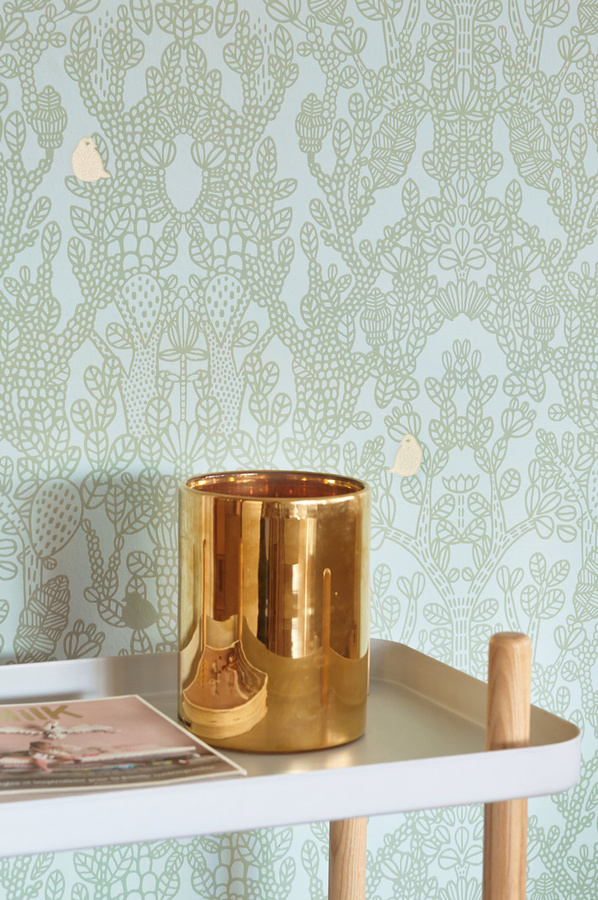 Majvillan Tapete Amelie Vlies-Tapete in Dusty Green und Türkis mit botanischem und floralem Design im skandinavischen Stil - Bild 1