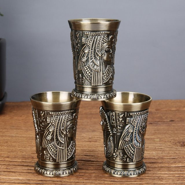 Vintage Weinbecher aus Zinklegierung in Gold im ägyptischen Pharao Design - Bild 1
