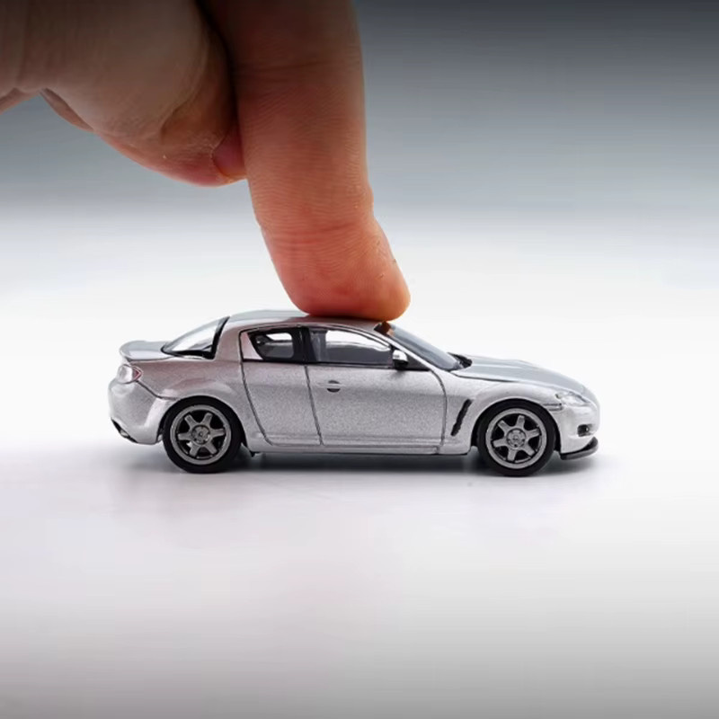 Welly RX-8 Sportwagen, Simulationsmodell, 1:64, Metall, Weiß - Bild 3
