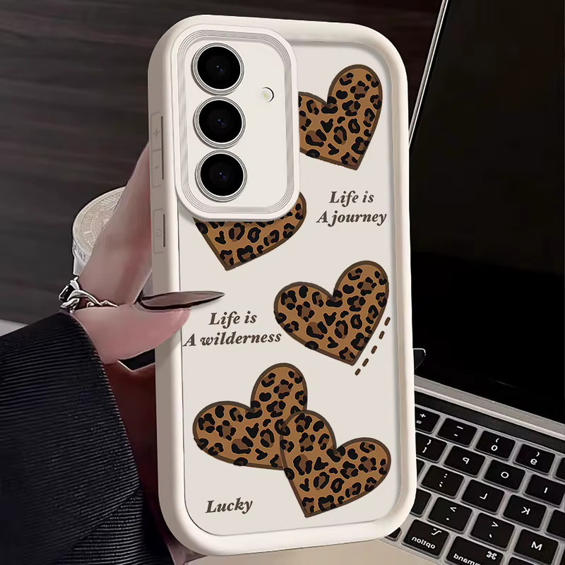 Handyhülle mit Retro Leopard Print und Herzen für Samsung Galaxy S25 S24 S23 S22 Ultra FE A55 A54 A16 A15 in Multicolour und Weiß - Bild 3