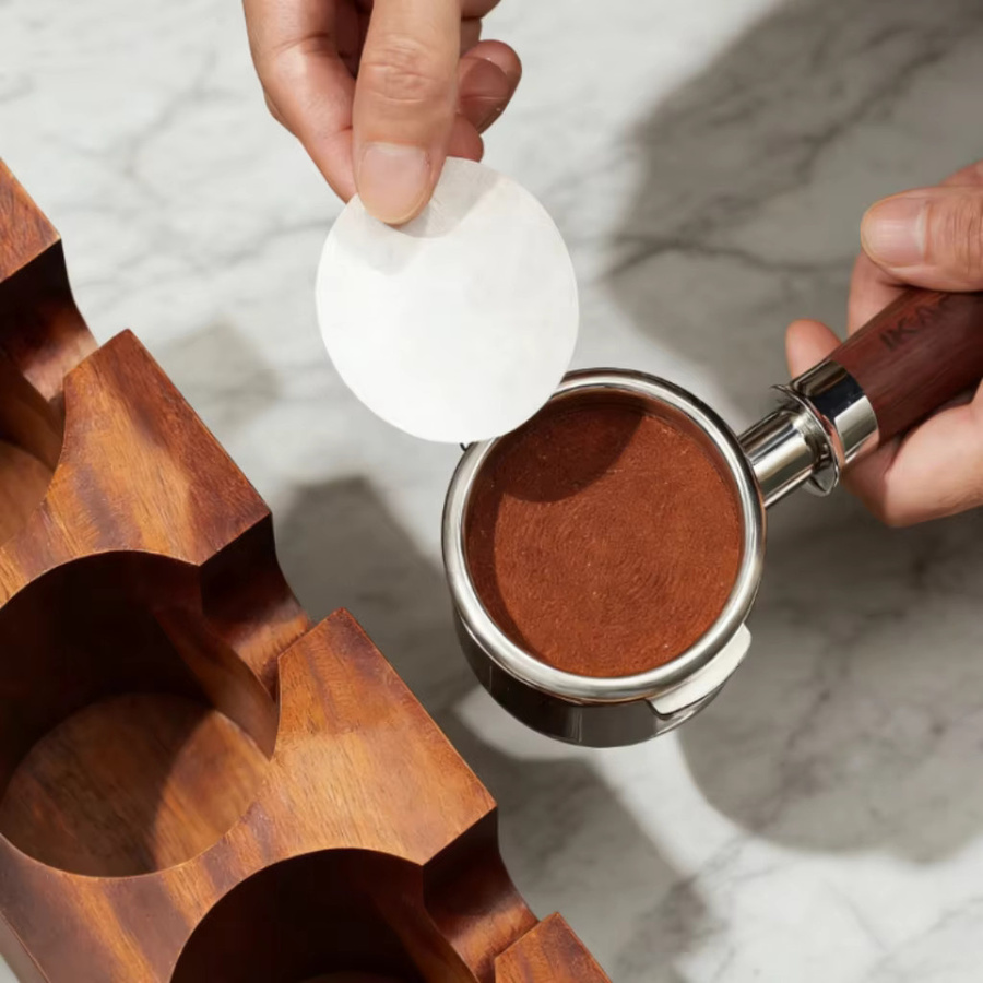 IKAPE Kaffee-Puck-Siebfilter Set mit Metall-Aufbewahrungsbox, 200 Stück, universell passend für Siebträgerkörbe, rund, Weiß - Bild 4