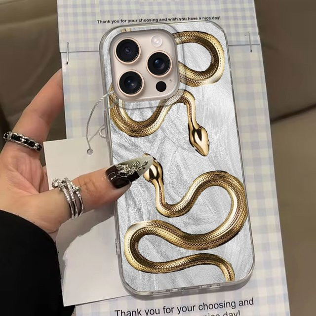 Goldene Handyhülle mit Schlangenmuster und Katzenfeder-Textur für Apple iPhone 17, 16, 15, 14, 13, 12, 11 Pro Max und weitere Modelle - Bild 1