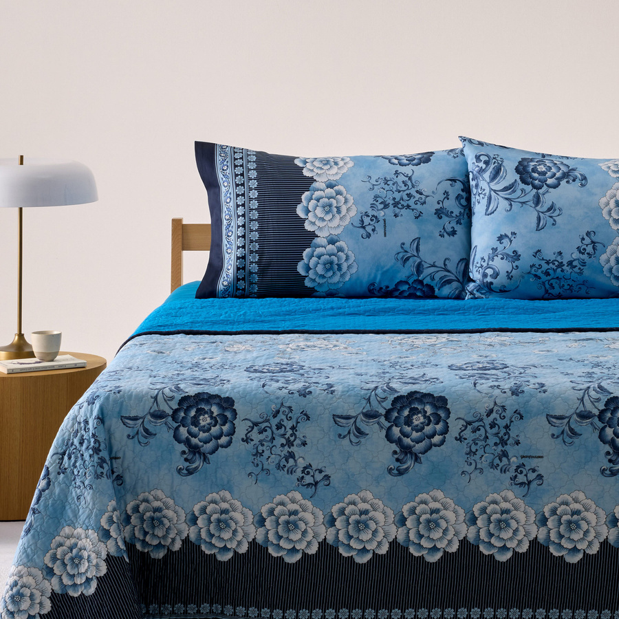 Bassetti Tagesdecke PARAGGI aus Baumwolle in Blau mit floralem Design und Steppung - Bild 1