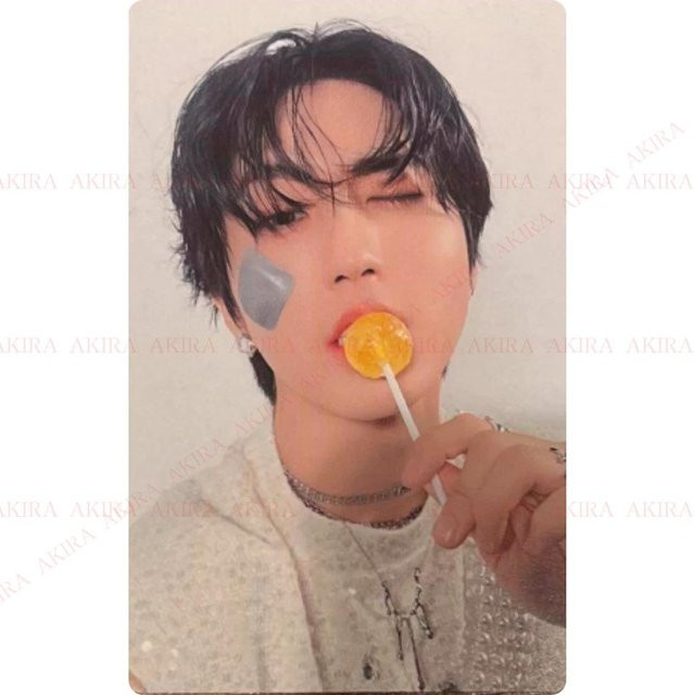 Stray Kids Japan Album mit exklusiver POB Fotokarte von Sony in Multicolour - Bild 1