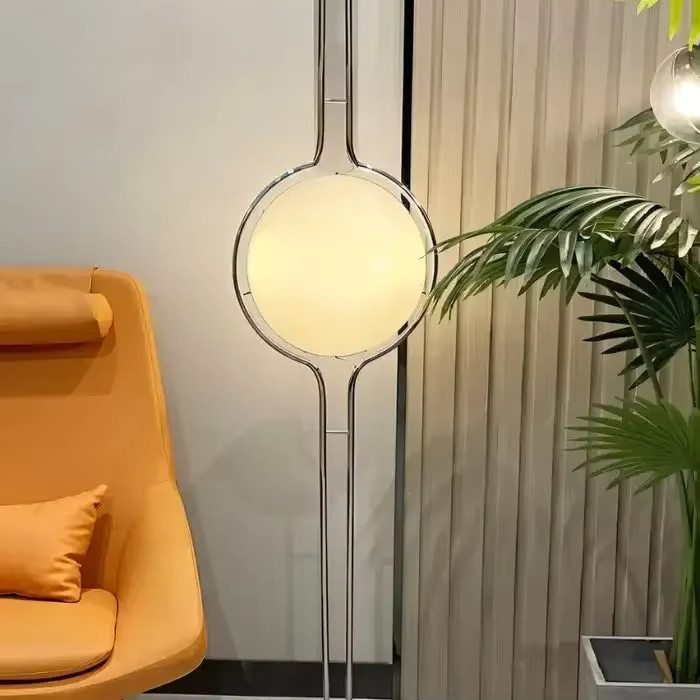 MAISU Moderne Minimalistische LED-Stehlampe in Weiß mit Acryl-Kugelleuchte und integriertem LED-Licht in Chrom-Optik - Bild 1