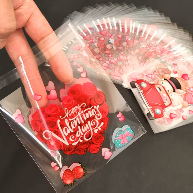 100 selbstklebende Geschenktüten für den Valentinstag mit Bären-, Rosen- und Herzmustern in Transparent - Bild 1