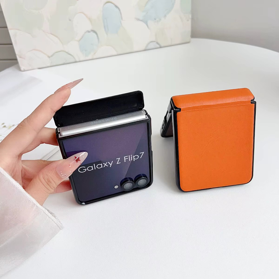 Luxuriöse Leder-Schutzhülle für Samsung Galaxy Z Flip 7 6 5 5G mit Scharnierschutz in Weiß - Bild 2