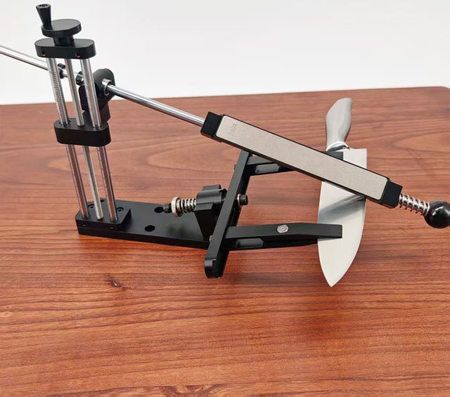 RSCHEF Profi Messerschärfer aus schwarzer Aluminiumlegierung mit Holzschleifsystem und einstellbarem Schleifwinkel - Bild 1