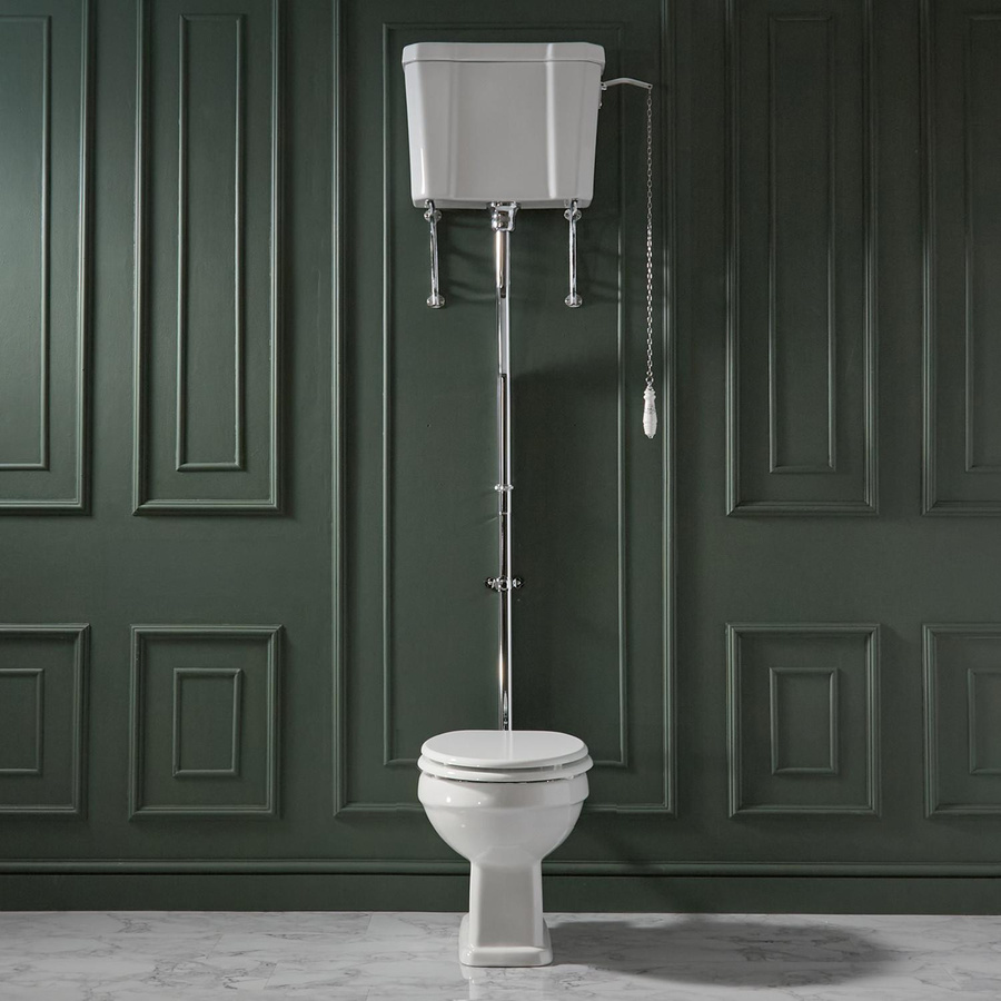 Traditionelles WC Richmond von Hudson Reed in Weiß mit hohem Spülkasten, Soft-Close-Sitz und Washdown-Spülung, Bodenstehend, Keramik, Höhe: 114 cm, Breite: 47,4 cm, Tiefe: 62,5 cm - Bild 1