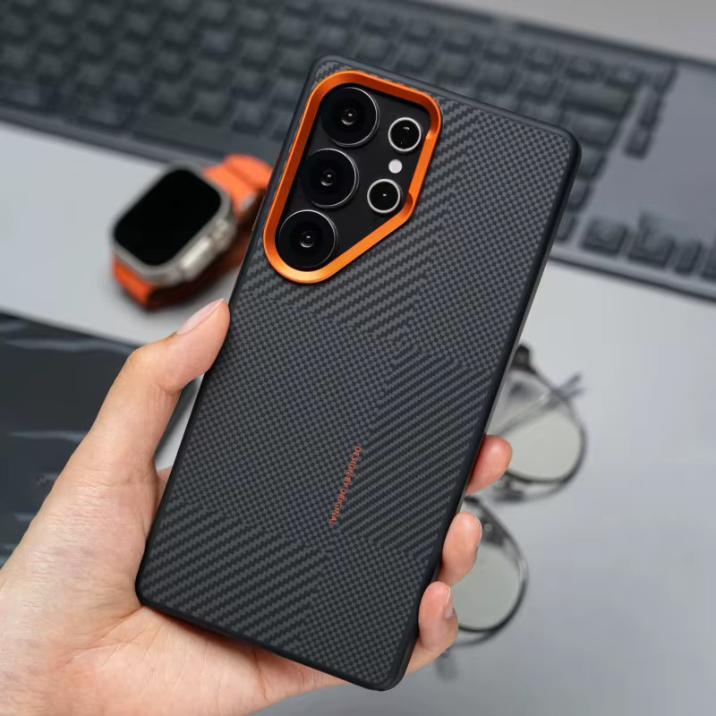 Magnetische Ladehülle mit Carbonfaser-Textur und Linsenschutz für Samsung Galaxy S26 S25 S24 S23 Ultra, stoßfest und matt, in Schwarz oder Grau - Bild 1