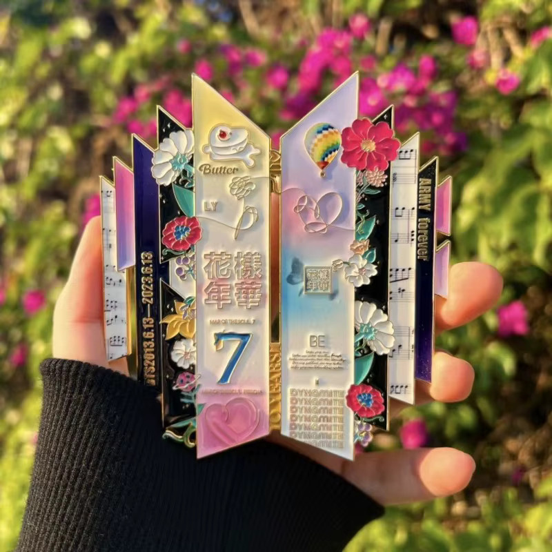 LINE FRIENDS BT21 Abzeichen-Kollektion, 10. Jubiläums-Gedenkmetallabzeichen - Bild 2
