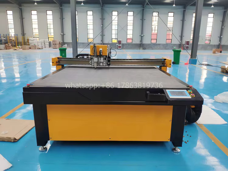 Automatische CNC Stoffschneidemaschine ACCTEK AKZ1625 mit kreisförmigem Messerschneider in Gelb - Bild 3