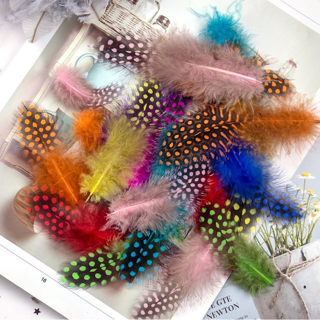 100 Stück natürliche Perlhuhn Federn in Multicolor für Handwerk und Schmuck-Dekoration - Bild 1