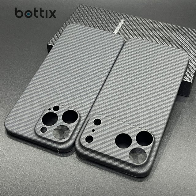 Ultra Cover Air Kohlefaser-Hülle für Apple iPhone 17 Pro Max, iPhone 16 Plus und iPhone 15 Pro in Schwarz, ultradünn und kratzfest - Bild 1