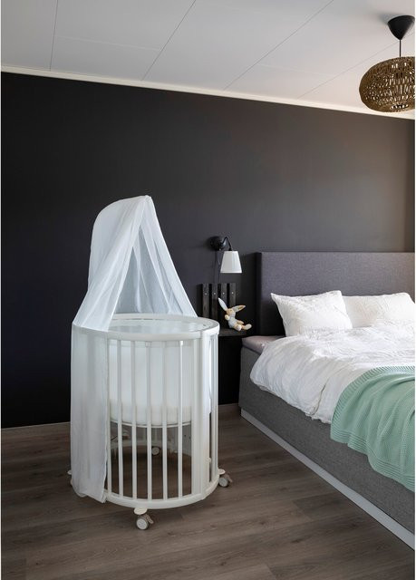 Stokke Sleepi Mini Bundle mit Umbausatz, 2 Matratzen, Spannbettüchern, Himmelstange und Himmel in Weiß aus Buchenholz - Bild 1