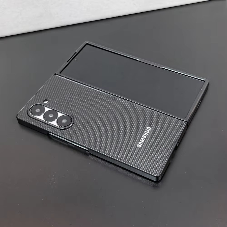 Stoßfeste Handyhülle mit Kohlefaser-Muster und mattem Finish für Samsung Galaxy Z Fold 3 4 5 6 7 in Schwarz - Bild 2