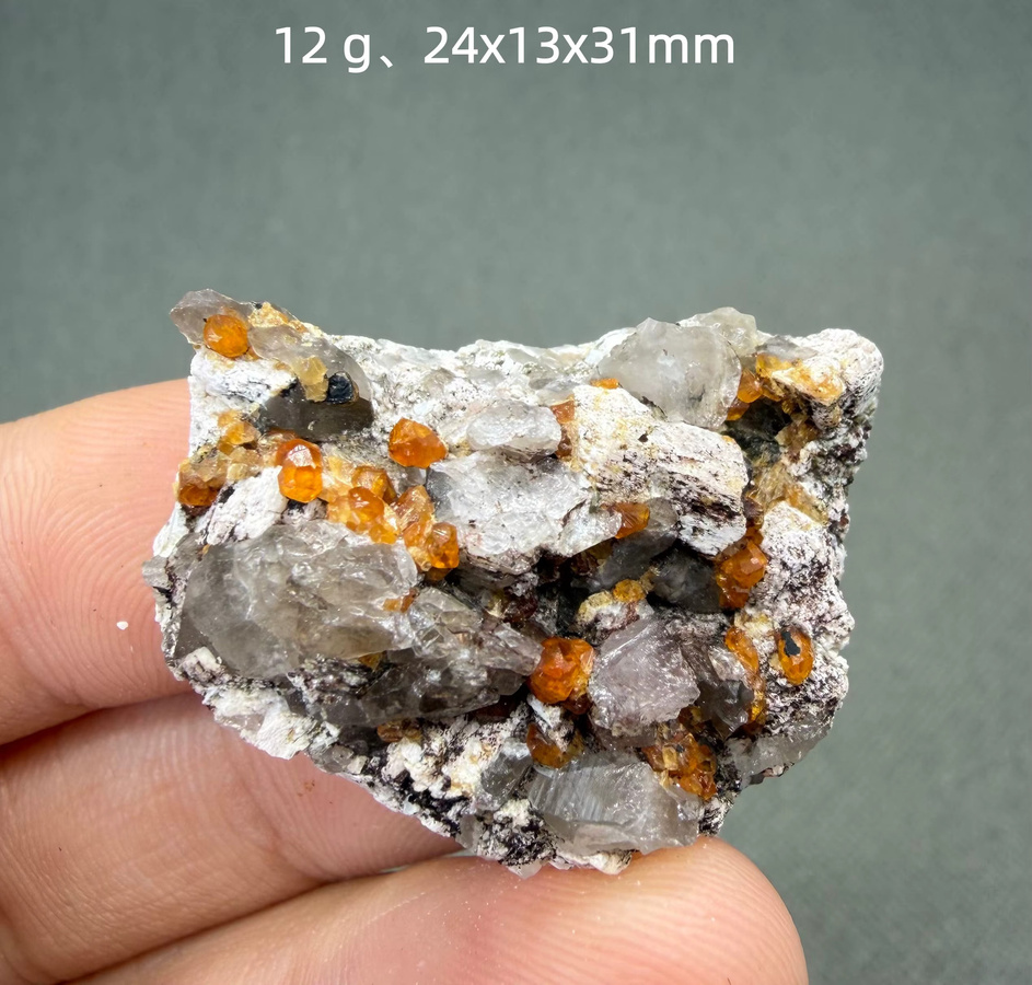 QIANCHUAN Kristallcluster aus natürlichem Granat und Quarz mit abwechselnden Schichten zur Heimdekoration - Bild 1