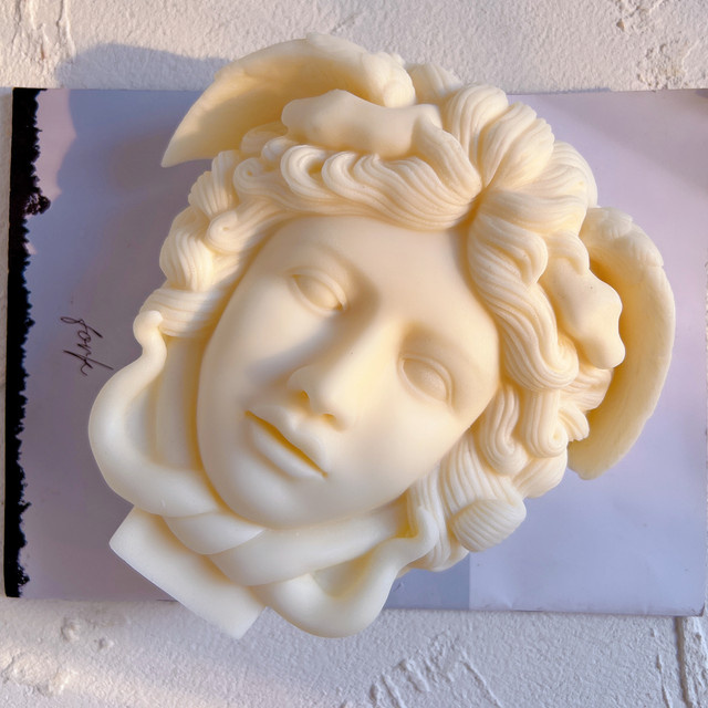 Silikonform Medusa Büste für Wachskerzen in Pink und White von SANZON - Bild 1