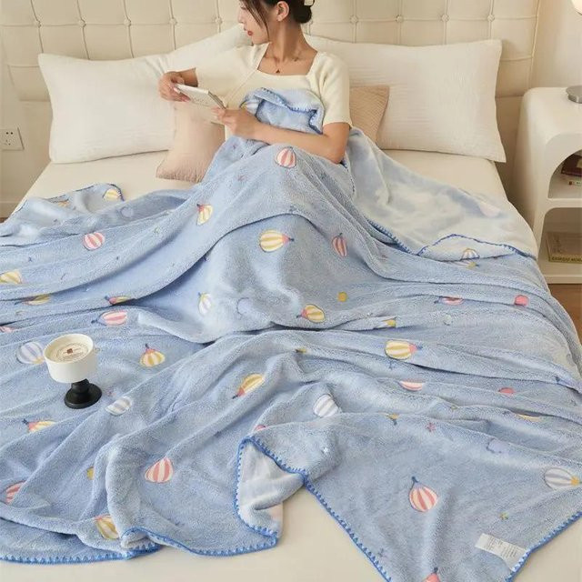 Heimtextilien Flanelldecke mit Pfotenknochen-Motiv aus Korallenvlies, Blau, B/T: 100 x 150 cm - Bild 1