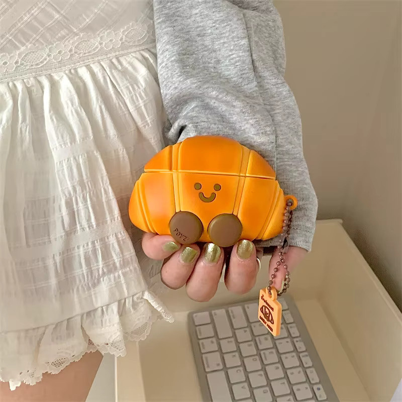 3D Croissant Schutzhülle für Apple AirPods in Orange - Bild 2