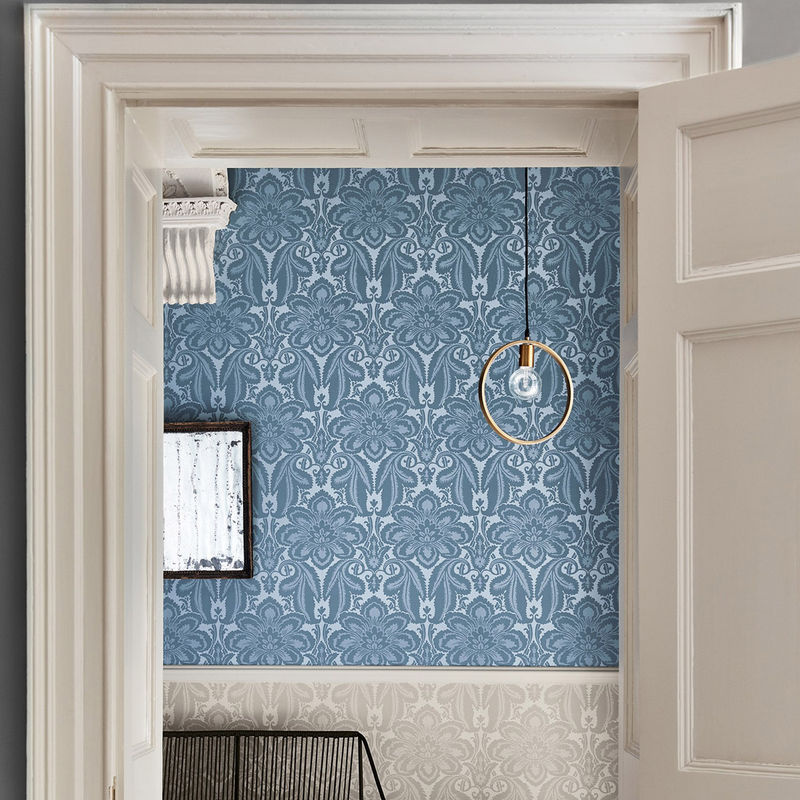 Little Greene Tapete Albemarle Street Vapour in Blau und Grau mit floralem Vintage-Botanical-Design - Bild 2
