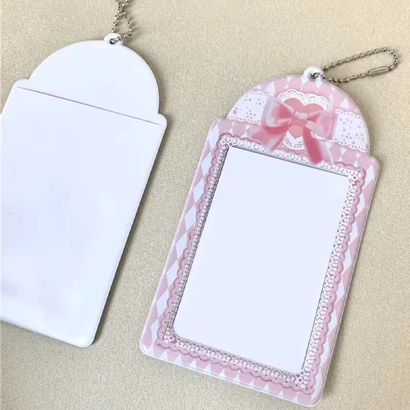 Dekorativer Kartenhalter aus PVC mit Schleife für ID-Karten und Fotos in Blau oder Pink - Bild 1