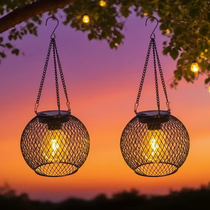 Leclstar Solar Laterne Outdoor LED Gartenleuchte mit Haken in Schwarz, Warmweißes Licht, Wasserdicht und Dekorativ für Garten, Terrasse und Hof - Bild 4