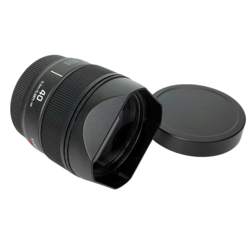 Panasonic LUMIX S 40mm F2 L Mount Quadratische Metall-Gegenlichtblende mit Blendenkappe in Schwarz - Bild 1