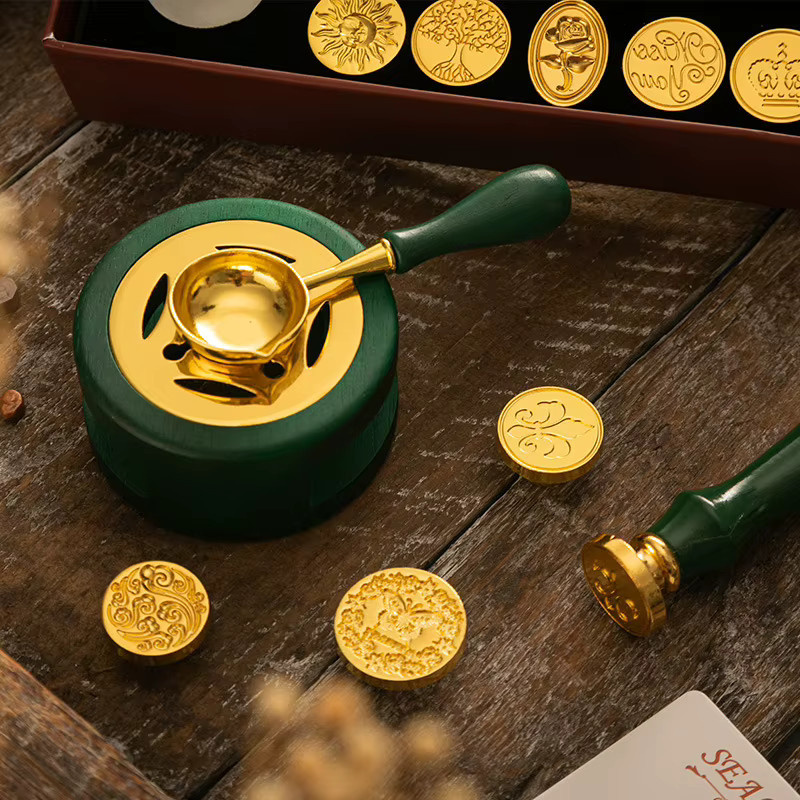 Siegellack Set mit Löffel und Stempel aus Massivholz in Grün für dekorative Handwerksarbeiten - Bild 2