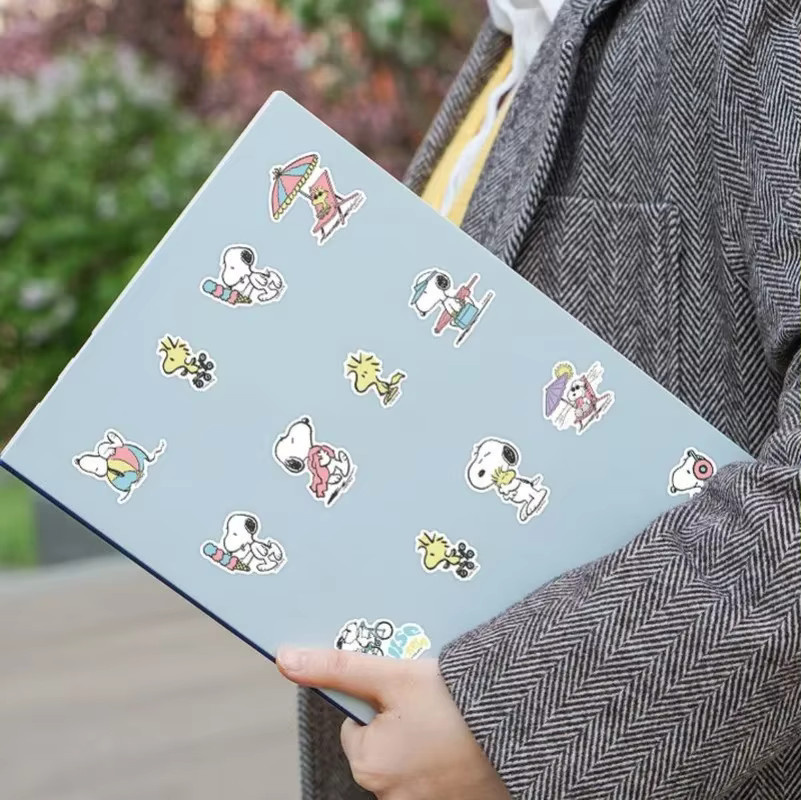 50 Stück Snoopy Cartoon Aufkleber Set, wasserfeste dekorative Sticker in Multicolour für Koffer, Notizbücher und Trinkflaschen - Bild 2