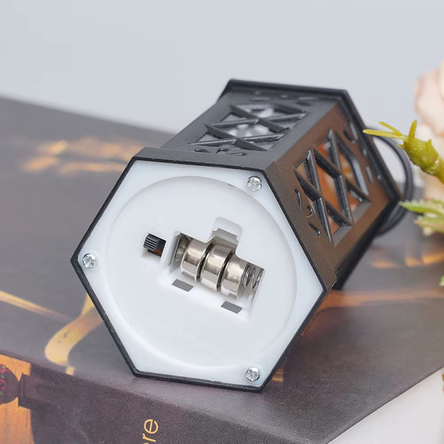 Vintage LED-Kerzenlaterne in Schwarz als flammenlose Hängedekoration für Innen- und Außenbereich - Bild 4