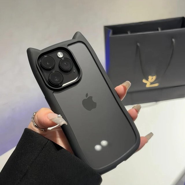 Stoßfeste iPhone Hülle mit süßen Katzenohren von Tuiying002 in Schwarz und Transparent mit Acryl-Rückseite und Silikon-Material - Bild 1