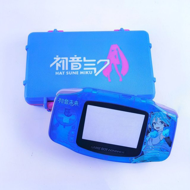 Bandai GBA Spielkonsolenhülle Hatsune Miku Retro Edition aus Kunststoff - Bild 1
