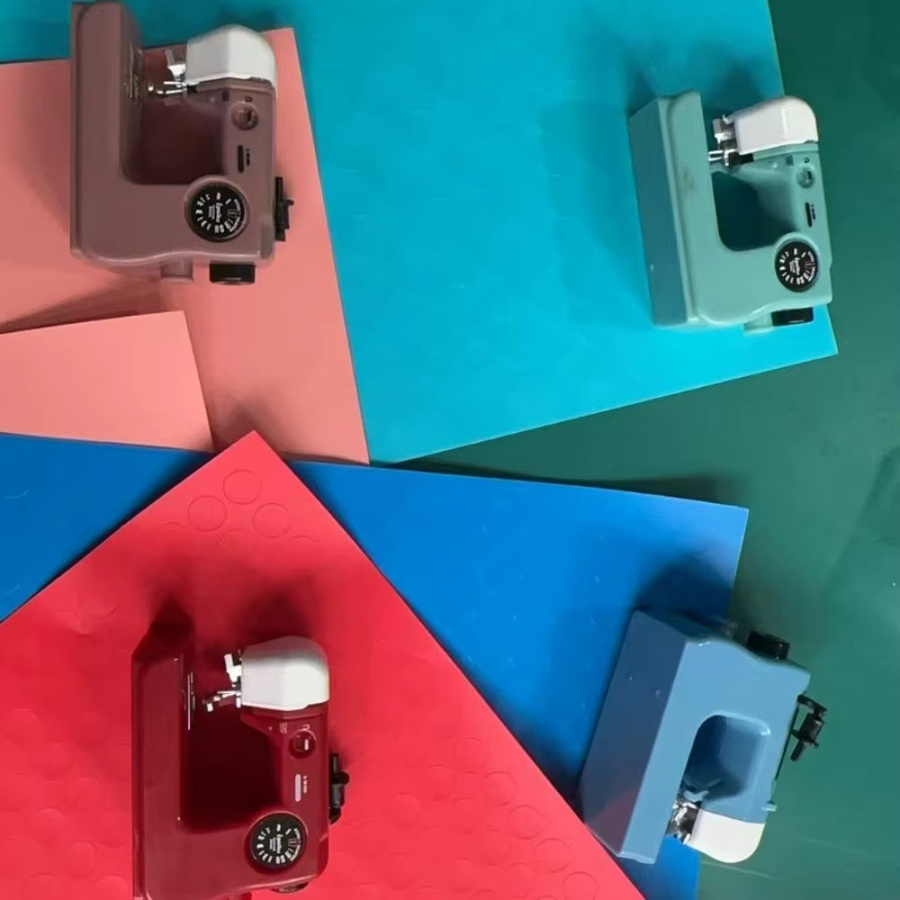 Janome Mini-Elektrische Nähmaschine in Pink mit 12 Stichen für Haushalt und Basteln - Bild 1