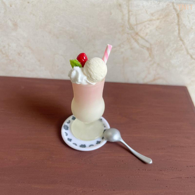 YEGBONG Miniatur-Puppenhaus-Lebensmittel, Erdbeer-Milchshake Eiscreme-Getränkebecher Modellspielzeug, 1-teiliges Set - Bild 1