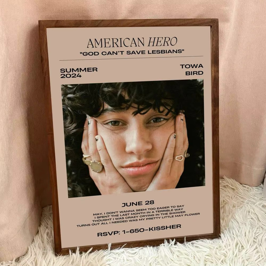 Selbstklebendes Kunstposter Kayou Sänger Towa Bird Amerikanischer Held in Weiß und Multicolour - Bild 4