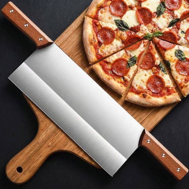 PLYS Pizza- und Backmesser aus Edelstahl mit Holzgriff in Silber - Bild 1