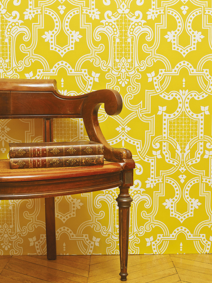 Isidore Leroy Tapete Theodore Jaune in Gold mit geometrischem Muster aus Vlies - Bild 1
