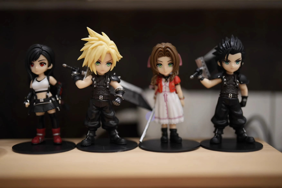 Bandai Anime Cloud Strife Tifa Lockhart Aerith Gainsborough Zack Fair Figur Modell, PVC, Einzelfigur - Bild 4