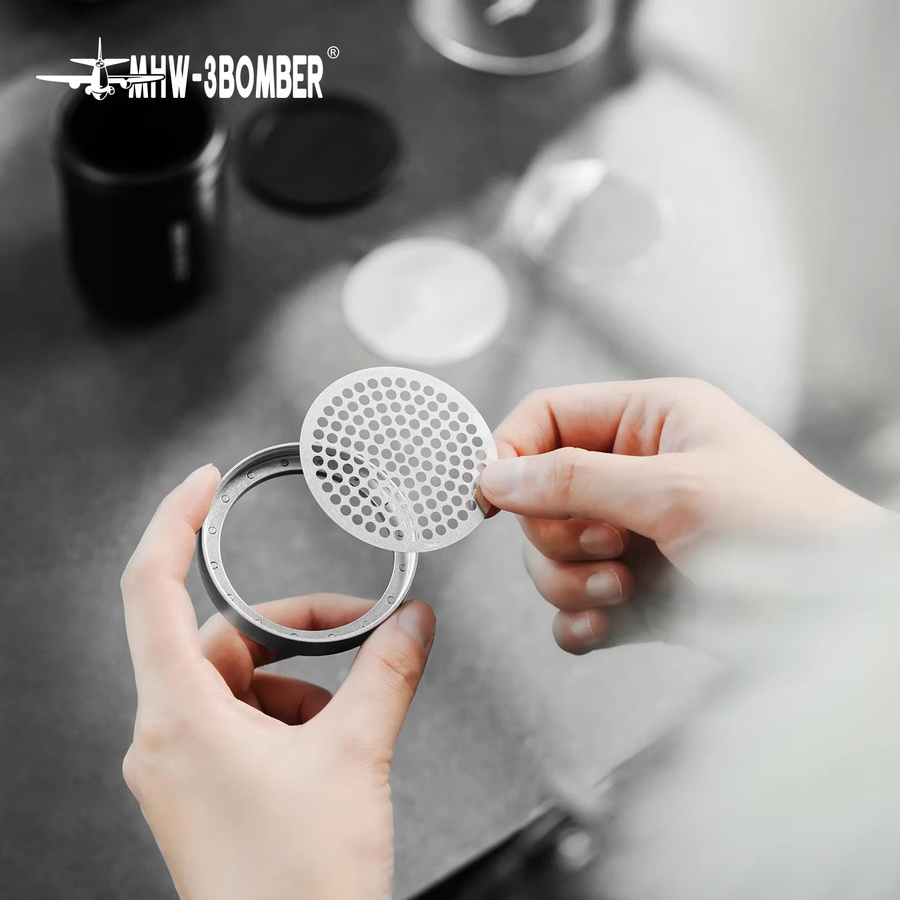 MHW-3BOMBER Shark Powder Shaker Schwarz mit magnetischem Aluminiumdeckel und drei austauschbaren Sieben für Kaffee und Backen - Bild 3