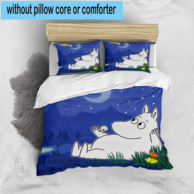 Moomin Familienfeier 3-teiliges Bettwäsche-Set von Celest Bazaar A in Blau, bestehend aus 1 Bettbezug und 2 Kissenbezügen, B/H: 135 x 200 cm - Bild 1