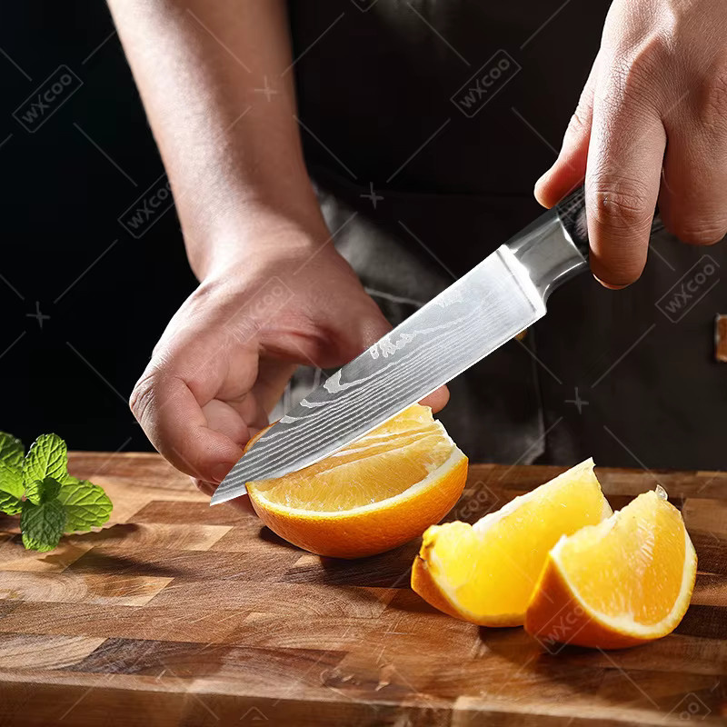 WXCOO Santoku Küchenmesser aus Edelstahl in Silber mit Scheide - Bild 3