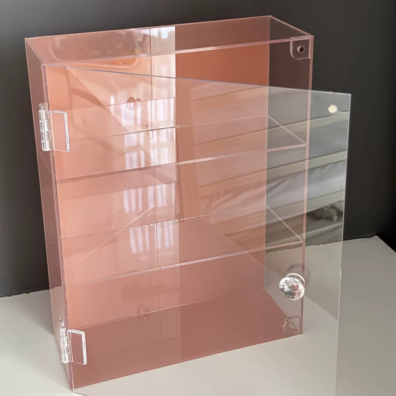 Transparente Acrylvitrine mit offener Tür und Griff zur staubfreien Aufbewahrung von Modellen und Kosmetika - Bild 1