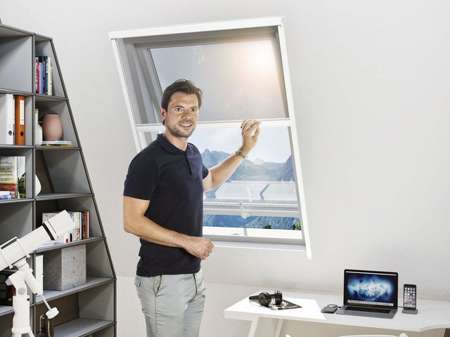 WIP Insektenschutz-Rollo für Dachfenster Komplettbausatz aus Aluminium in Anthrazit, B: 100 cm, H: 160 cm - Bild 1